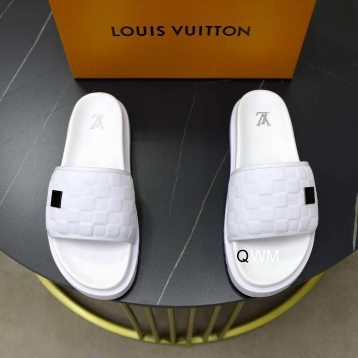 Picture of Louis Vuitton Slippers _SKULVsz38-45WM0402267